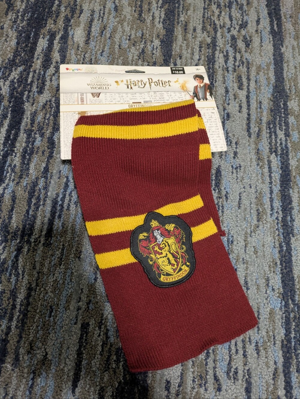 NWT Harry Potter Gryffindor Scarf
